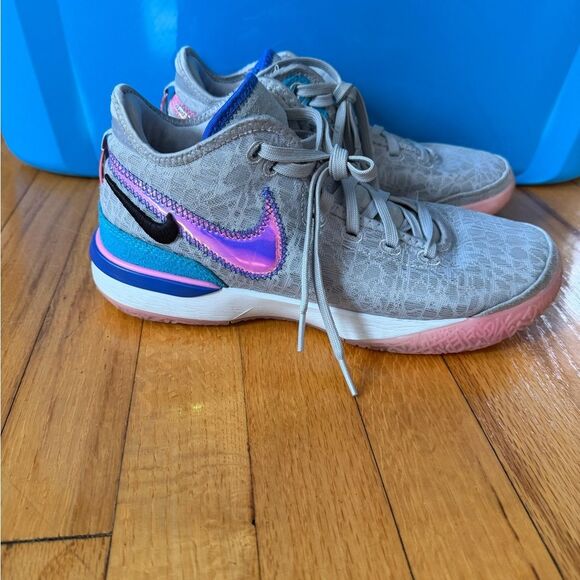 Nike Zoom LeBron NXXT Gen Wolf Grey Blue Lightning Pink size 8 - Picture 2 of 10
